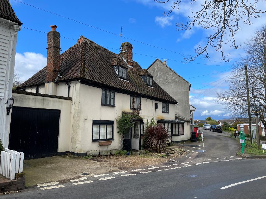 Lot: 23 - PERIOD PROPERTY WITH PERMISSION FOR ALTERATIONS AND POTENTIAL FOR SUB-DIVISION - Street view of period property